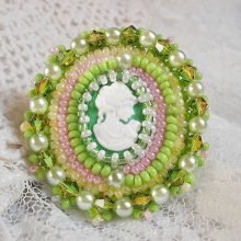 Anisse ring embroidered with a resin cabochon portrait of a woman with roses and Swarovski crystals